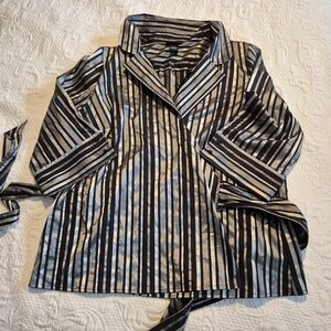 Lane Bryant women's 18/20 silver and black 3/4 sleeve wrap blouse EUC